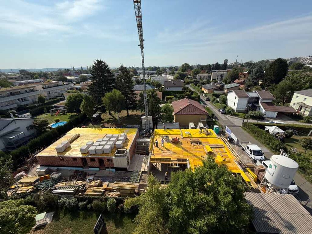 Neubauprojekt Laubgasse 73 – Drohnenaufnahme der Bauarbeiten in Graz Puntigam.