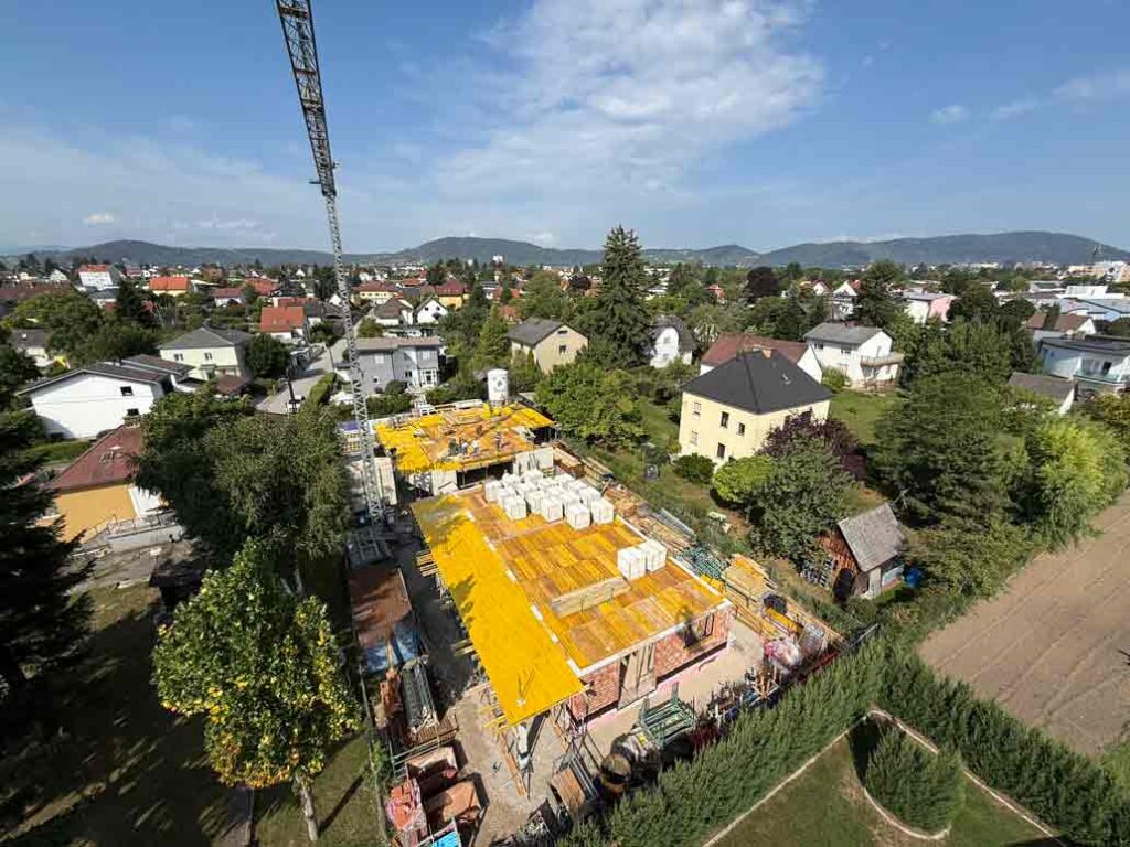 Luftbild der Baustelle Laubgasse 73 – modernes Wohnprojekt der RSFP Immo GmbH in Bau.